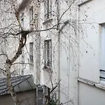 Bright And Cosy Studio In Montparnasse